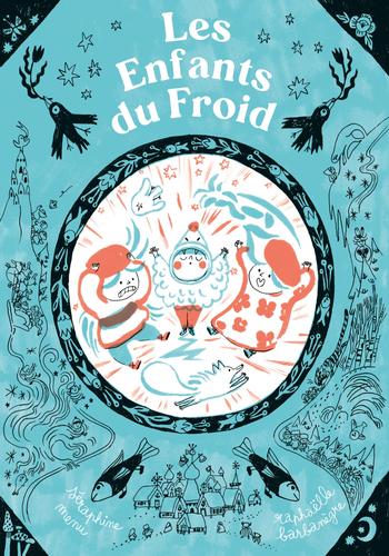 Sur un fond bleu clair, l'illustration centrale montre trois enfants dansant dans la neige avec un renard blanc. Autour de ce cercle, une bordure turquoise très illustré et à l'extérieur de celui-ci est dessiné des corbeaux noirs, des paysages enneigés, des igloos et des motifs polaires. Le titre "Les enfants du froid" est écrit en blanc, centré et en haut de la couverture.